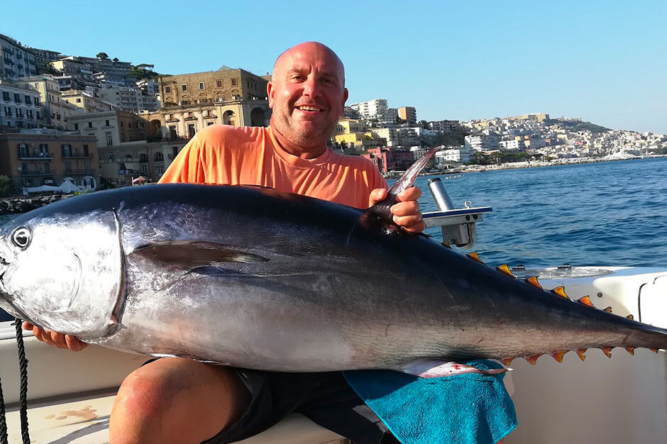 La pesca a luglio  Saltwater fishing, Trolling fishing, Offshore fishing